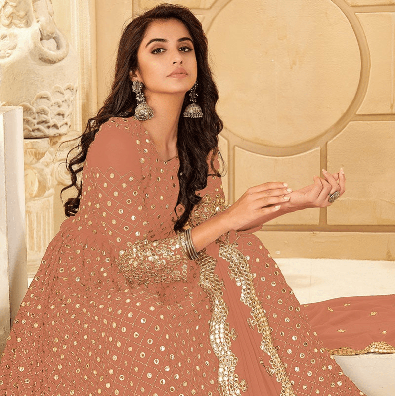 Online shopping of indian clothing for women in foreign.  Fashneo